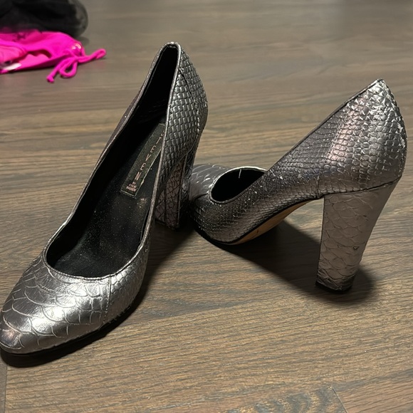 Steven by Steve Madden pewter crocodile heels - Picture 2 of 3